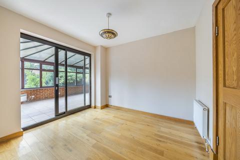 20 Auriol Park Road, Worcester Park, KT4 7DP
