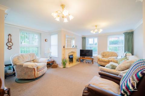 2 bedroom ground floor flat for sale, Sandlea Park, West Kirby CH48