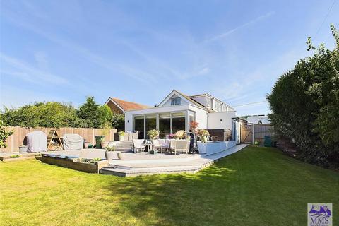 5 bedroom detached bungalow for sale, Tyland Lane, Sandling