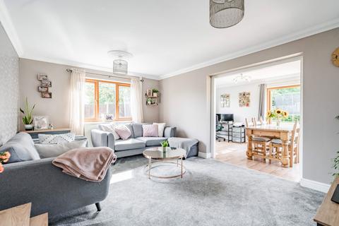 45 Catchpole Close, Kessingland, Lowestoft, NR33 7TL