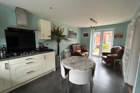 4 bedroom detached house for sale, Gray Street, Longhedge