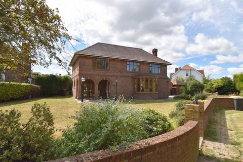 4 bedroom detached house for sale, Thurston Park, Whitstable