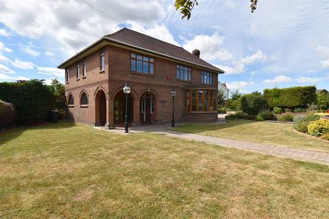 4 bedroom detached house for sale, Thurston Park, Whitstable