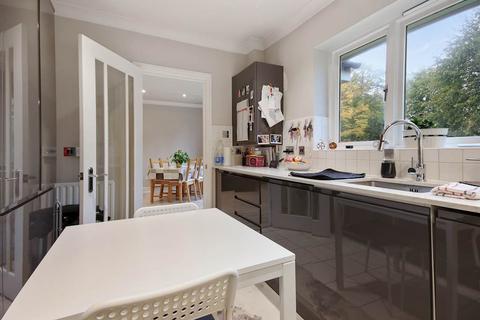 4 Village Park Close, Enfield, EN1 2SG