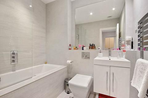 4 Village Park Close, Enfield, EN1 2SG