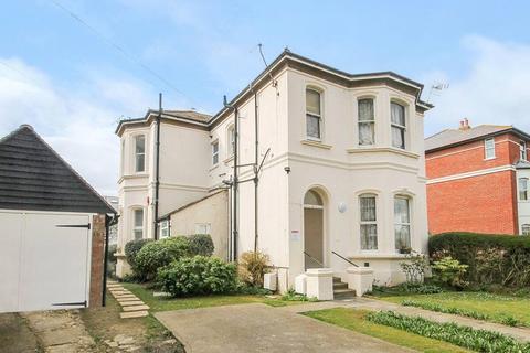 2 bedroom flat for sale, Byron Road, Worthing, West Sussex, BN11