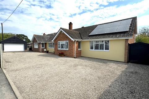 4 bedroom detached bungalow for sale, Chestnut Farm Drive, Althorne