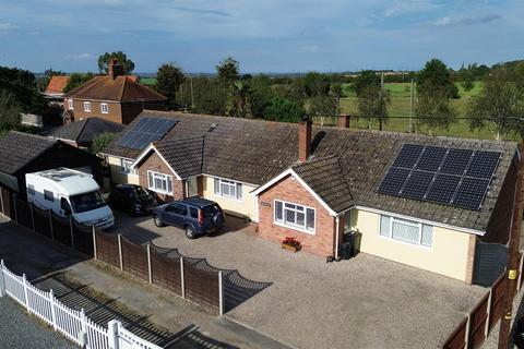 4 bedroom detached bungalow for sale, Chestnut Farm Drive, Althorne