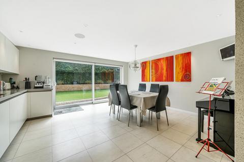13 Waratah Drive, Chislehurst, BR7 5FP