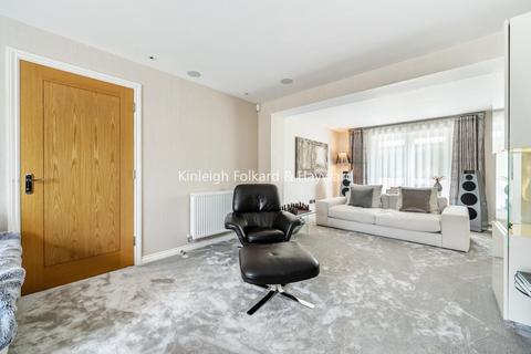 13 Waratah Drive, Chislehurst, BR7 5FP