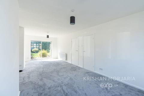 33 Bradgate Drive, Wigston, LE18 1HB