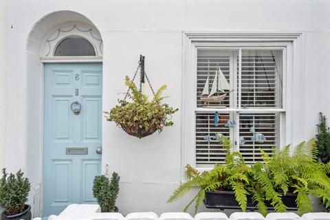 6 Cove Row, Weymouth, DT4 8TT