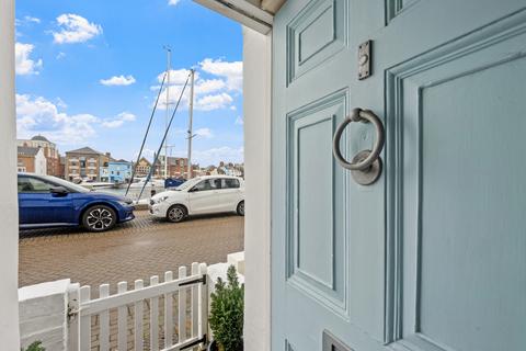 6 Cove Row, Weymouth, DT4 8TT
