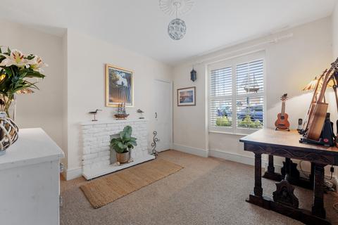 6 Cove Row, Weymouth, DT4 8TT