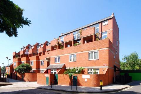 1 bedroom maisonette to rent, Adam Walk, Crabtree Estate, London, SW6