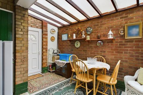 16 Hawthorne Road, Corringham, Stanford-le-hope, SS17 7TE