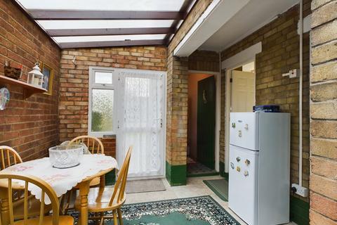 16 Hawthorne Road, Corringham, Stanford-le-hope, SS17 7TE