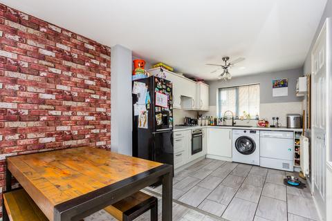 3 bedroom terraced house for sale, Jubilee Gardens, Rushden NN10