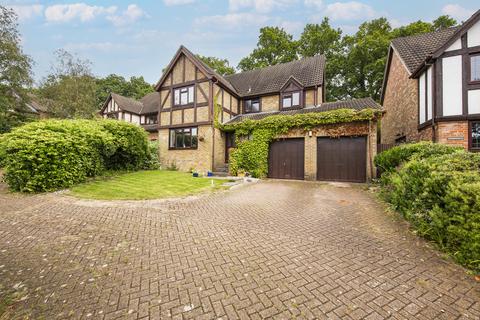 4 bedroom detached house for sale, Elm Way, Heathfield