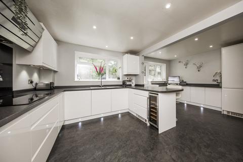 4 bedroom detached house for sale, Elm Way, Heathfield