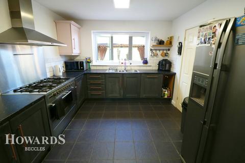 3 bedroom semi-detached house for sale, St Lawrence Close, Beccles