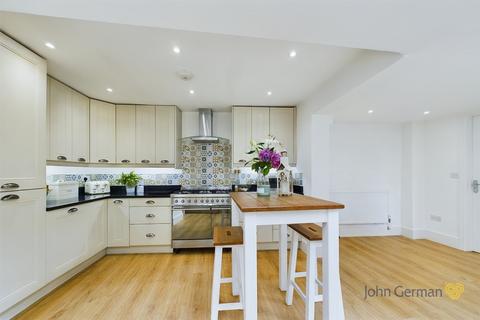 3 bedroom townhouse for sale, High Street, Repton