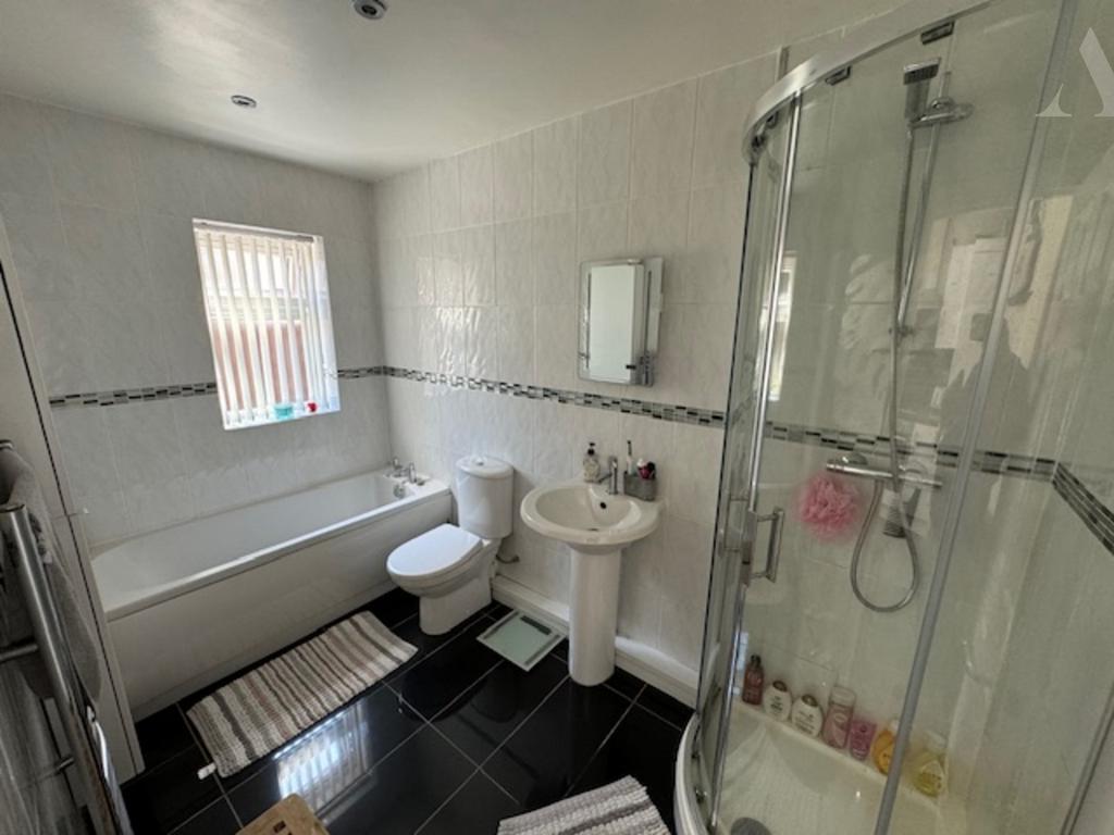 44 wyndhurst road bathroom