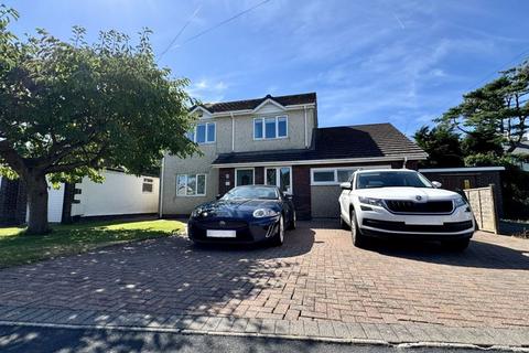 4 bedroom detached house for sale, Garreglwyd Park, Holyhead