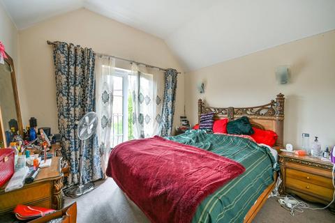 2 Harding Spur, Slough, SL3 7GG