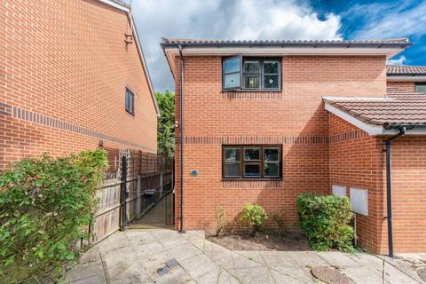 1 bedroom flat for sale, Yewtree Close, Harrow, HA2