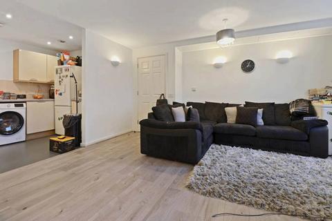 2 bedroom flat for sale, William Court, Streatham, London, SW16