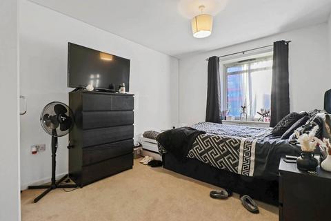 2 bedroom flat for sale, William Court, Streatham, London, SW16