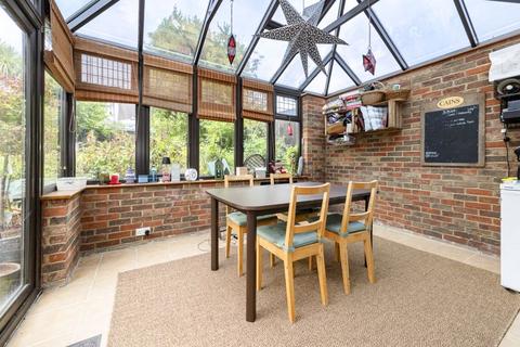 4 bedroom semi-detached house for sale, London Road, Uckfield