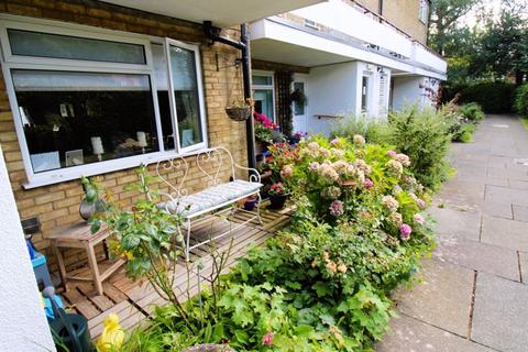 2 bedroom ground floor flat for sale, Banstead Village