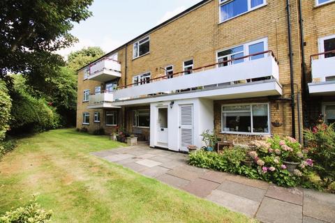 2 bedroom ground floor flat for sale, Banstead Village