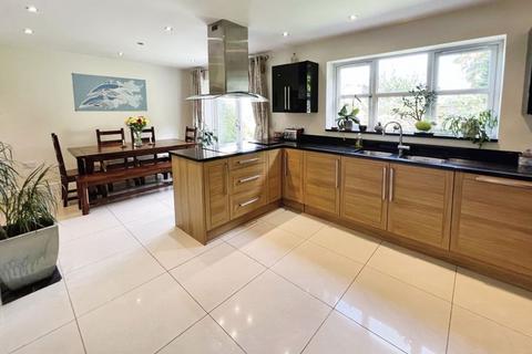 4 bedroom detached house for sale, Oaks Lane, Bradshaw