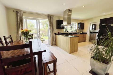 4 bedroom detached house for sale, Oaks Lane, Bradshaw