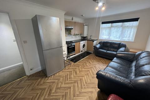 2 bedroom maisonette to rent, Tudor Square, Hayes