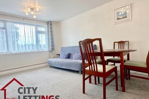 2 bedroom maisonette to rent, Foxhill Road East , Carlton