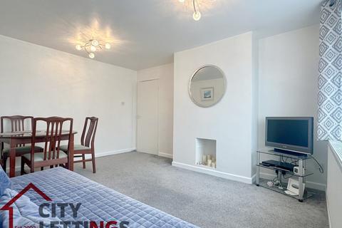 2 bedroom maisonette to rent, Foxhill Road East , Carlton