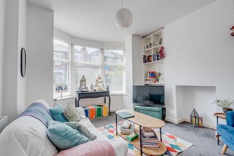 2 bedroom ground floor maisonette for sale, Kitchener Road, East Finchley N2