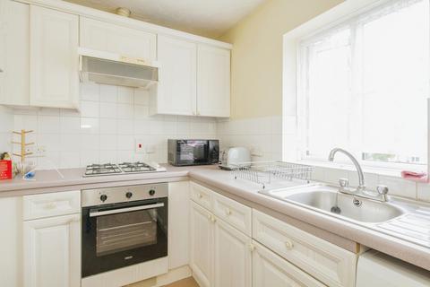 2 bedroom apartment to rent, Gateway House, East Gardens