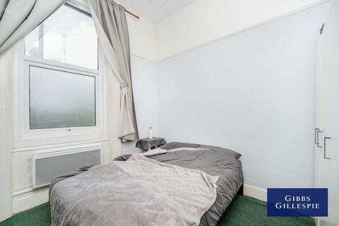 2 bedroom flat to rent, Avenue Road, W3