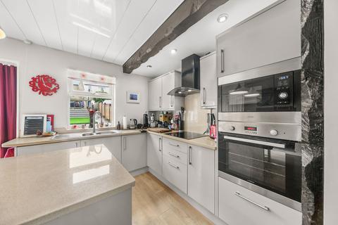 6 Canada Crescent, Rawdon, Leeds, LS19 6LT
