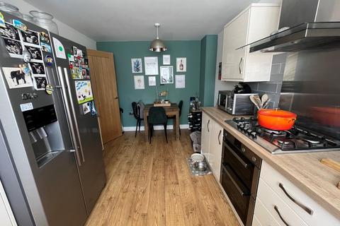21 Farm Close, St Georges, Weston-super-mare, BS22 7SJ