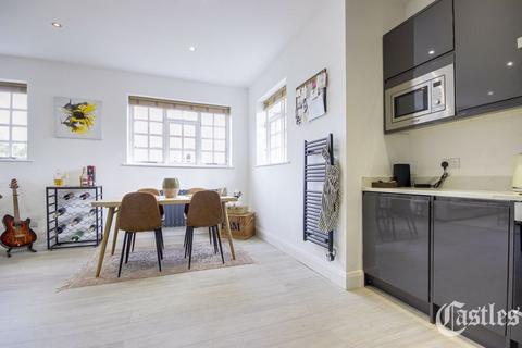 1 bedroom flat for sale, Fox Lane, London, N13