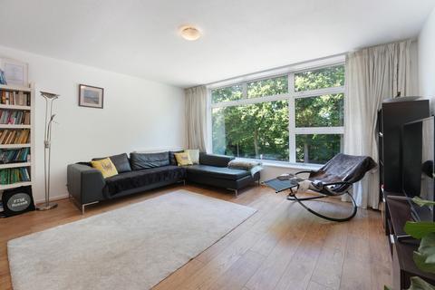 38 Lakeside, Beckenham, BR3 6LX