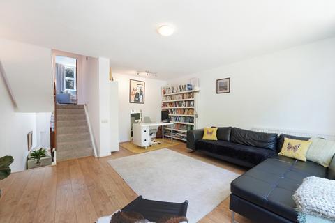 38 Lakeside, Beckenham, BR3 6LX