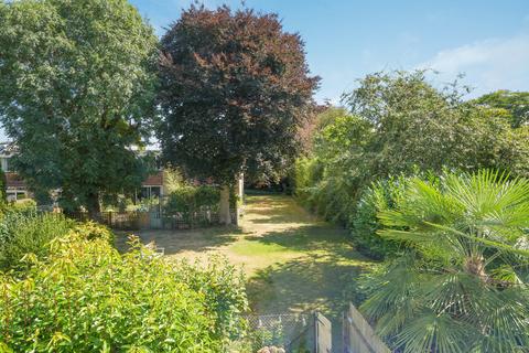 38 Lakeside, Beckenham, BR3 6LX