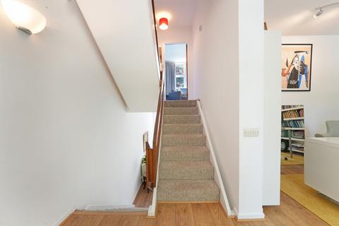 38 Lakeside, Beckenham, BR3 6LX